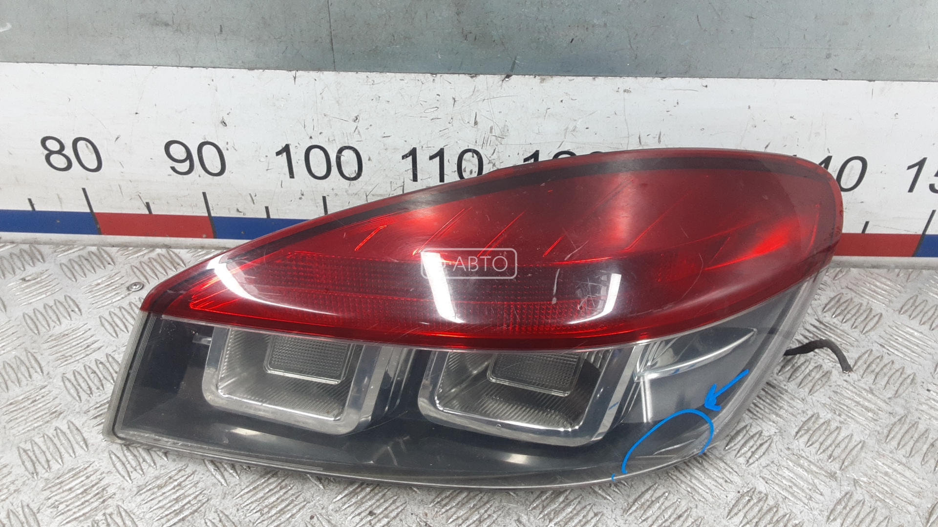 Фонарь задний правый