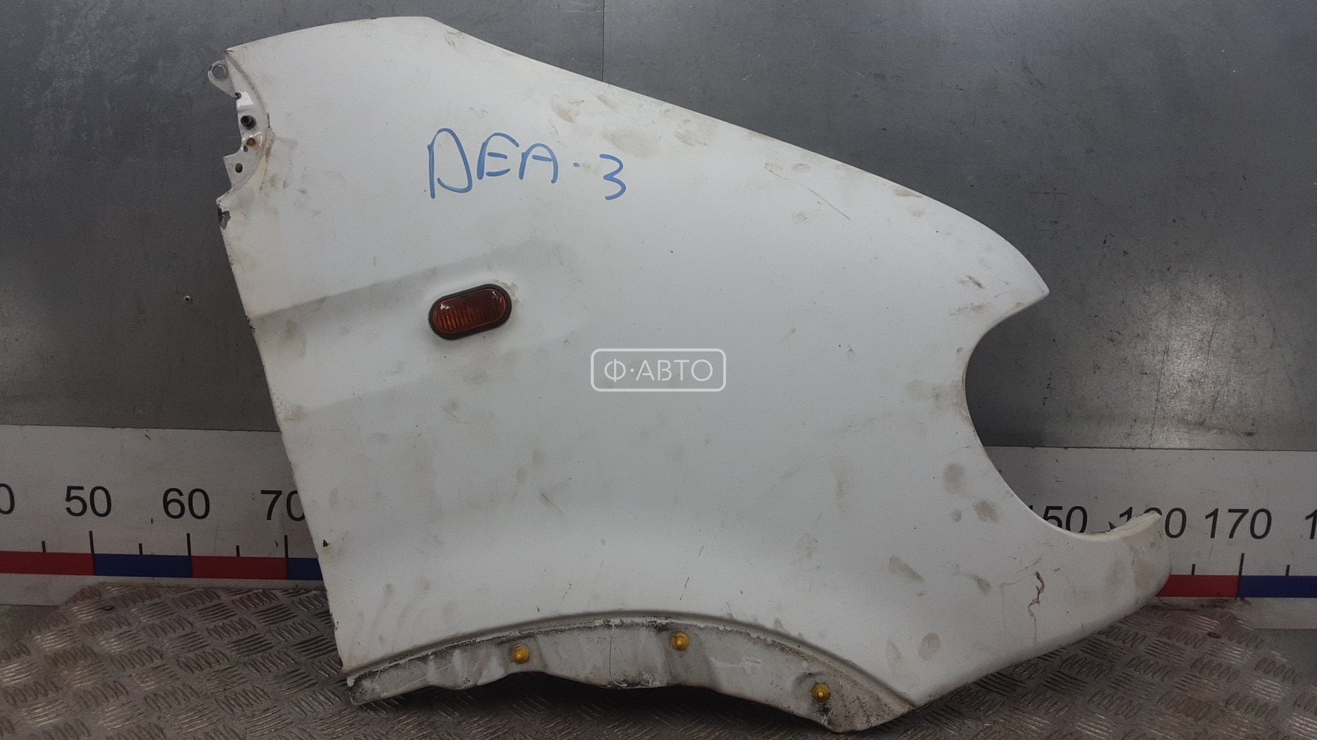 Крыло переднее правое