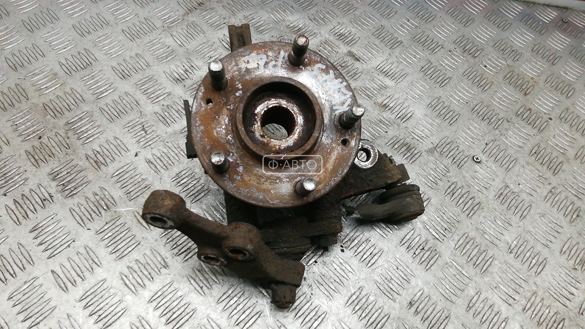 Ступица передняя левая