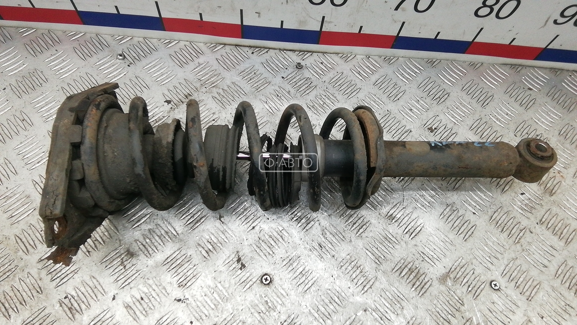 Стойка передняя левая