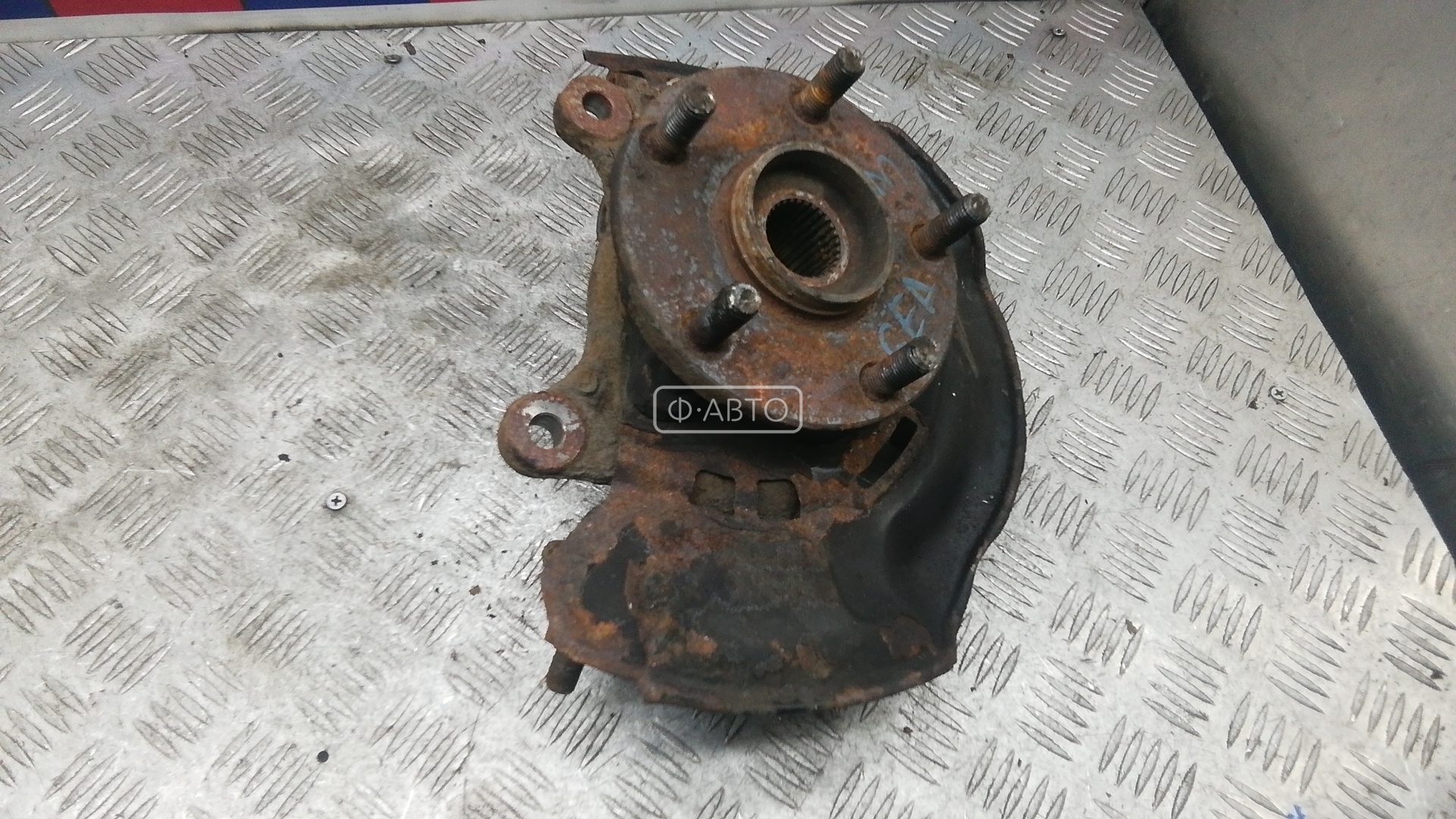 Ступица передняя левая