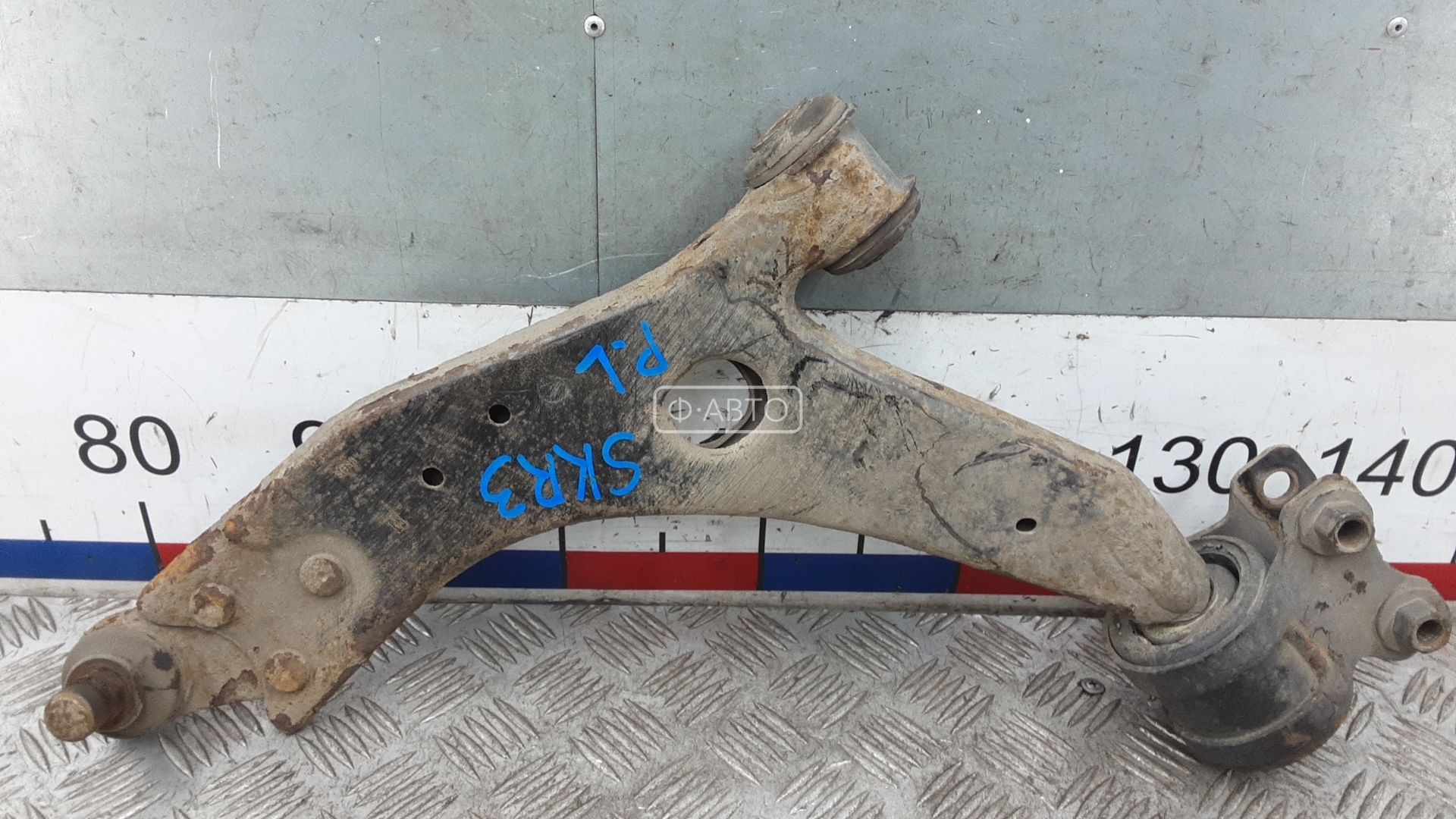 Рычаг передний нижний левый