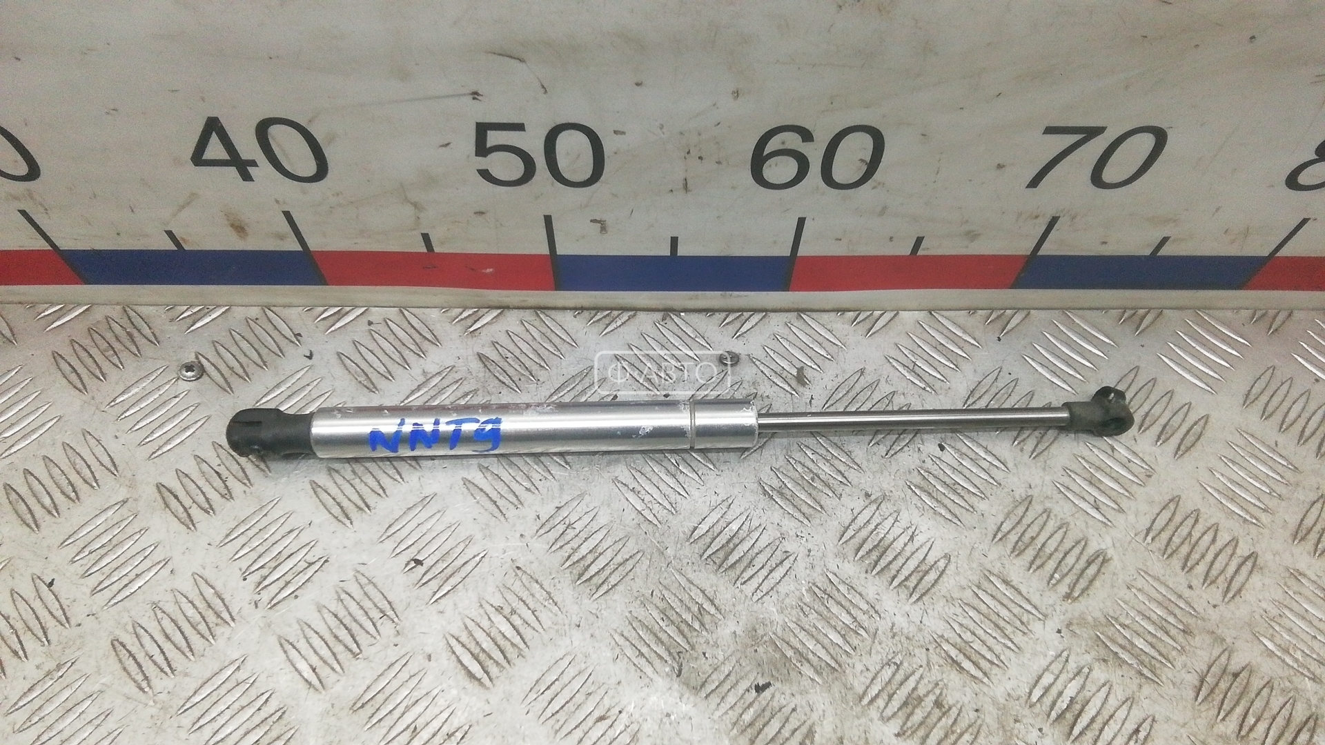 Амортизатор крышки багажника