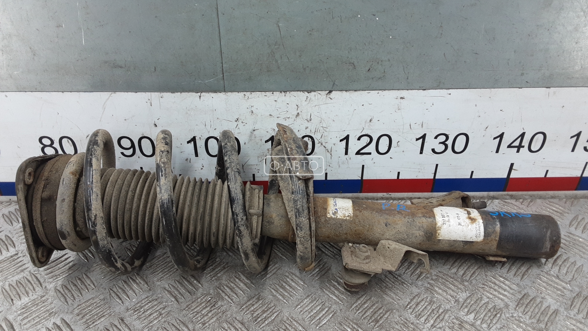 Стойка передняя правая