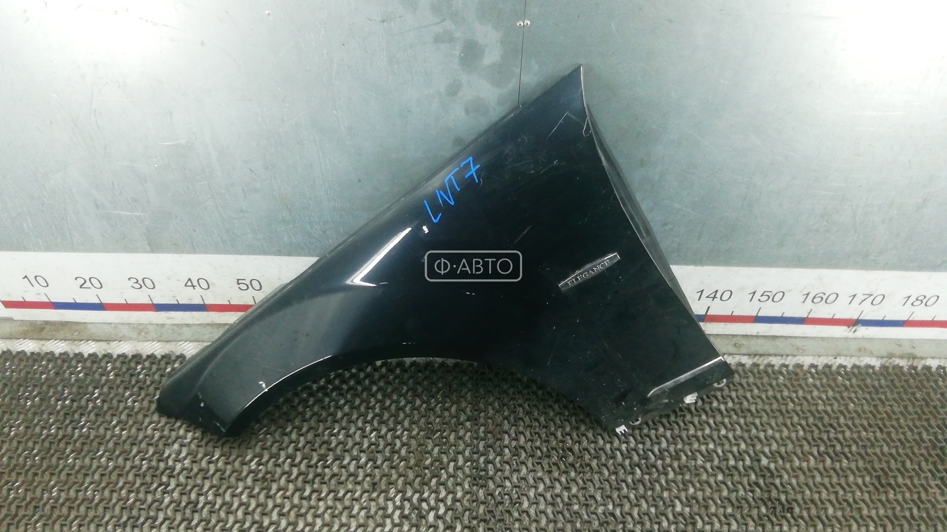 Крыло переднее левое