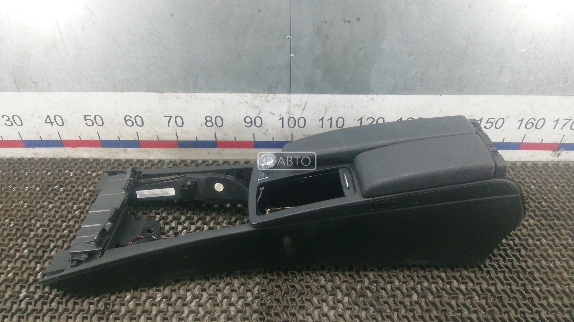 Подлокотник центральный