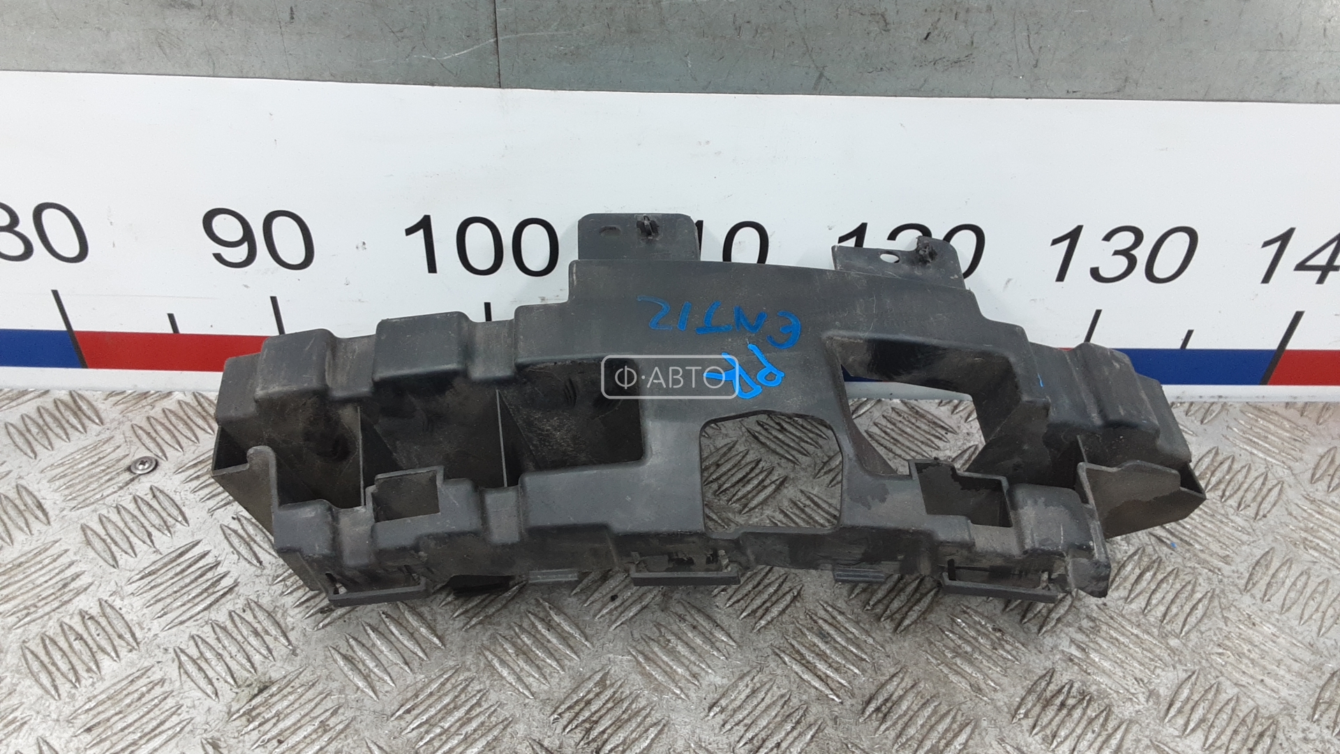 Крепление бампера переднее