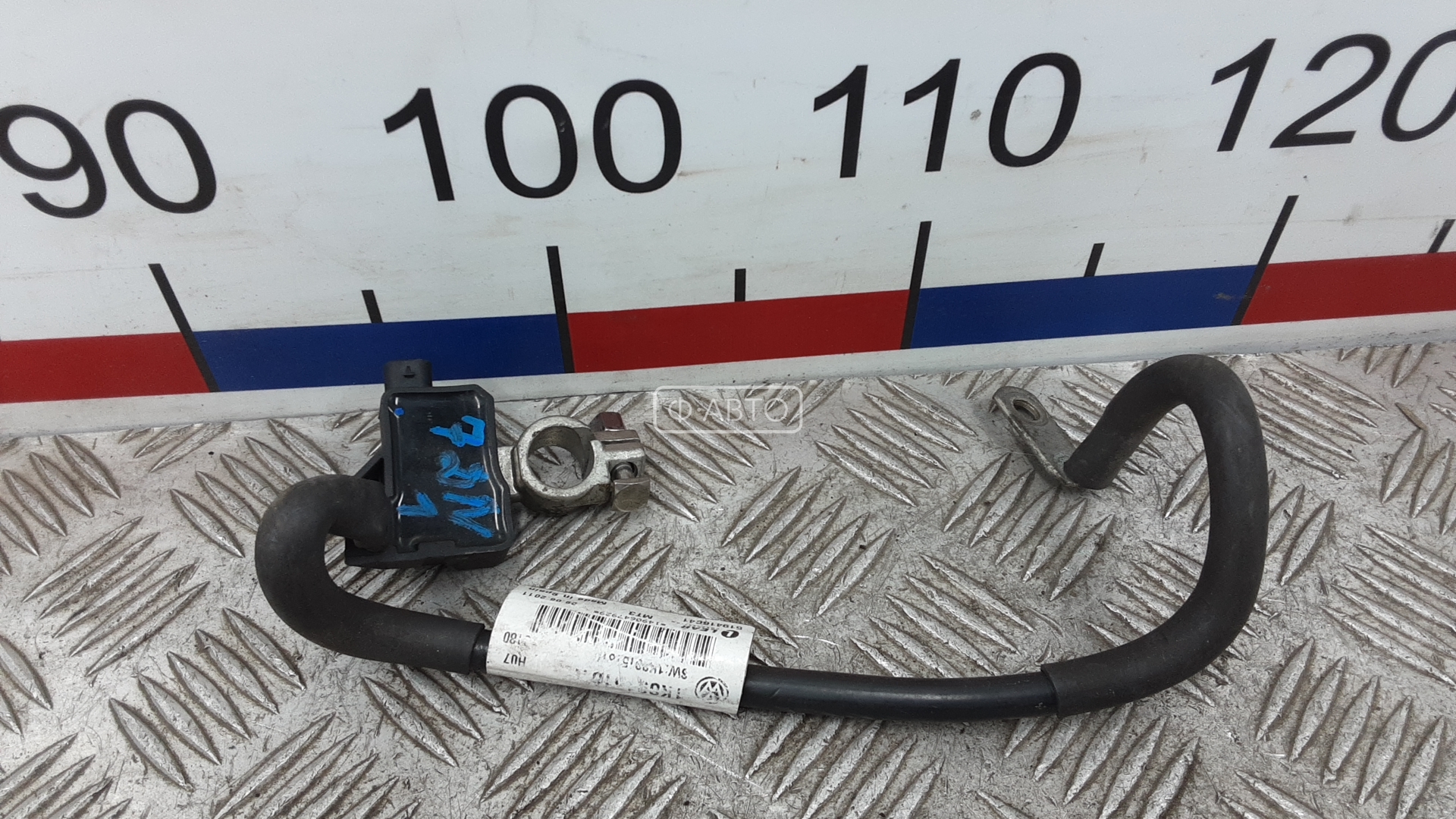 Клемма аккумулятора плюс