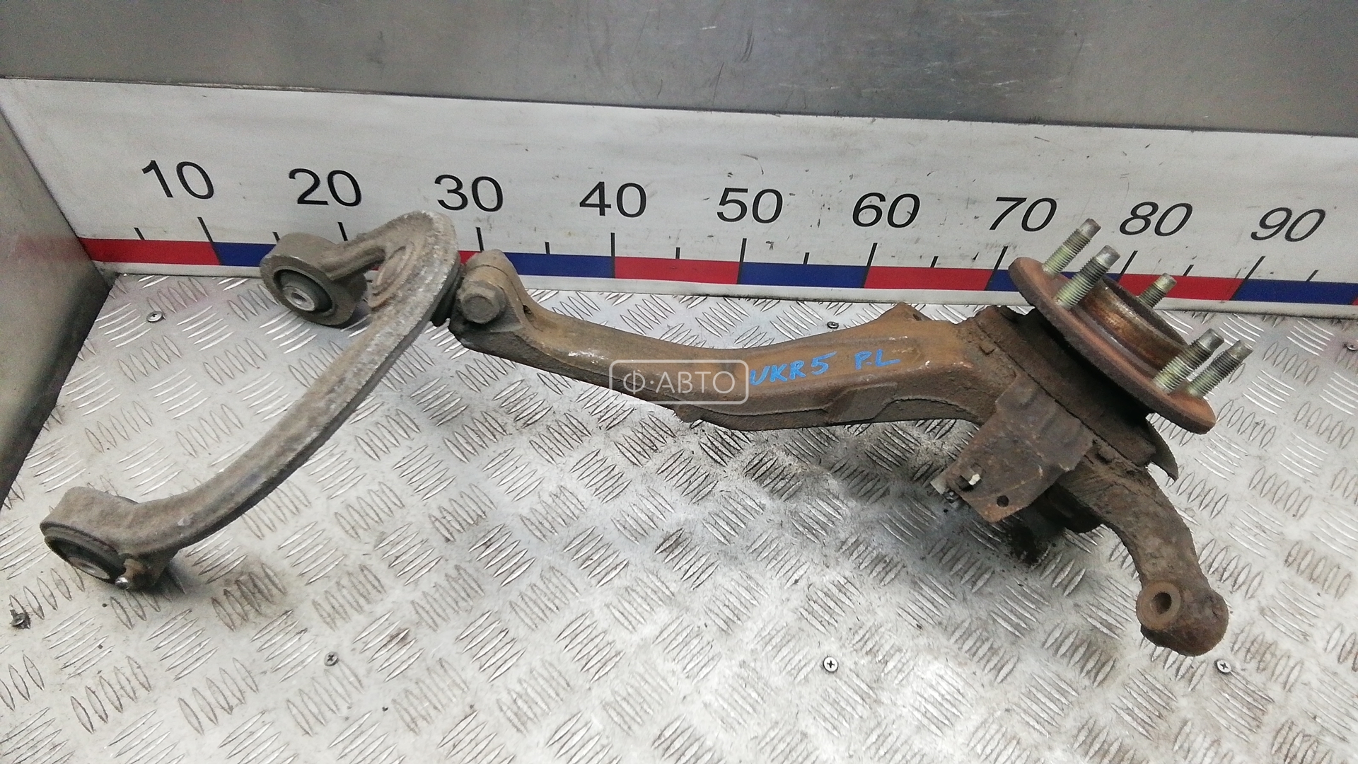 Ступица передняя левая