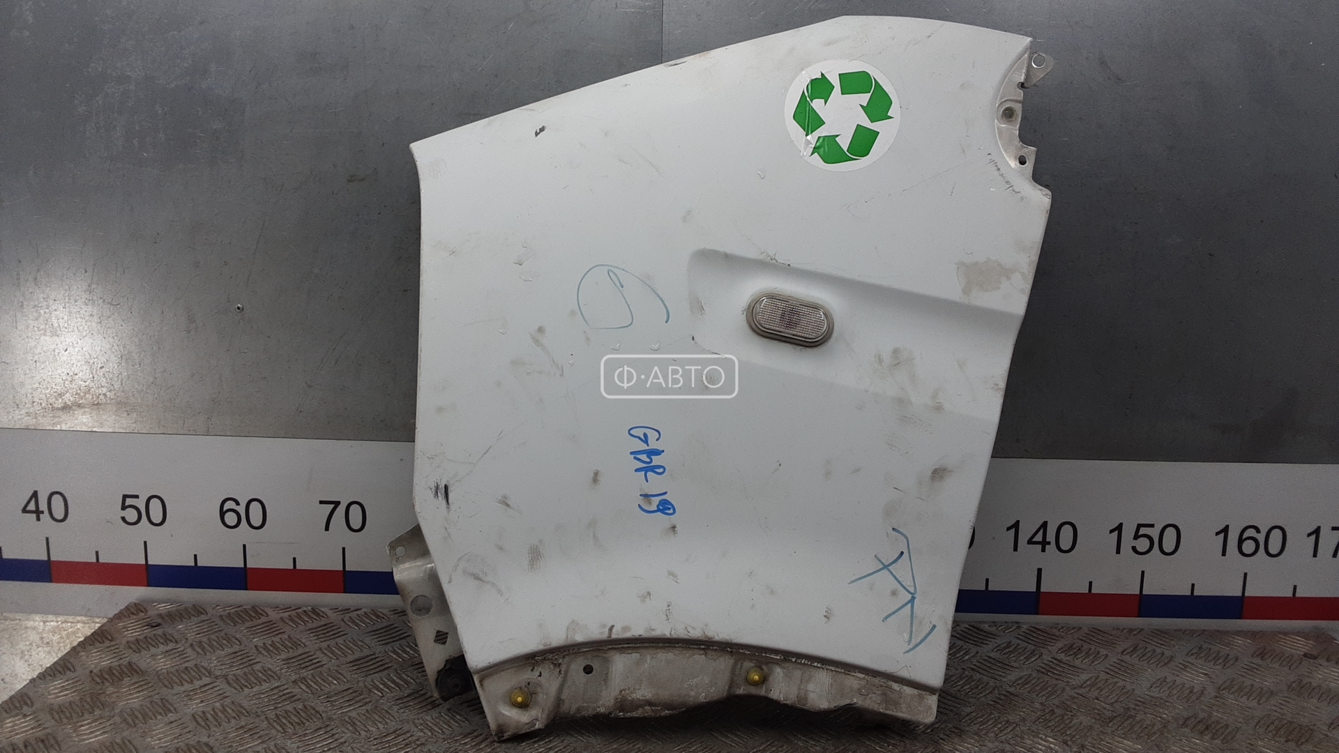 Крыло переднее левое