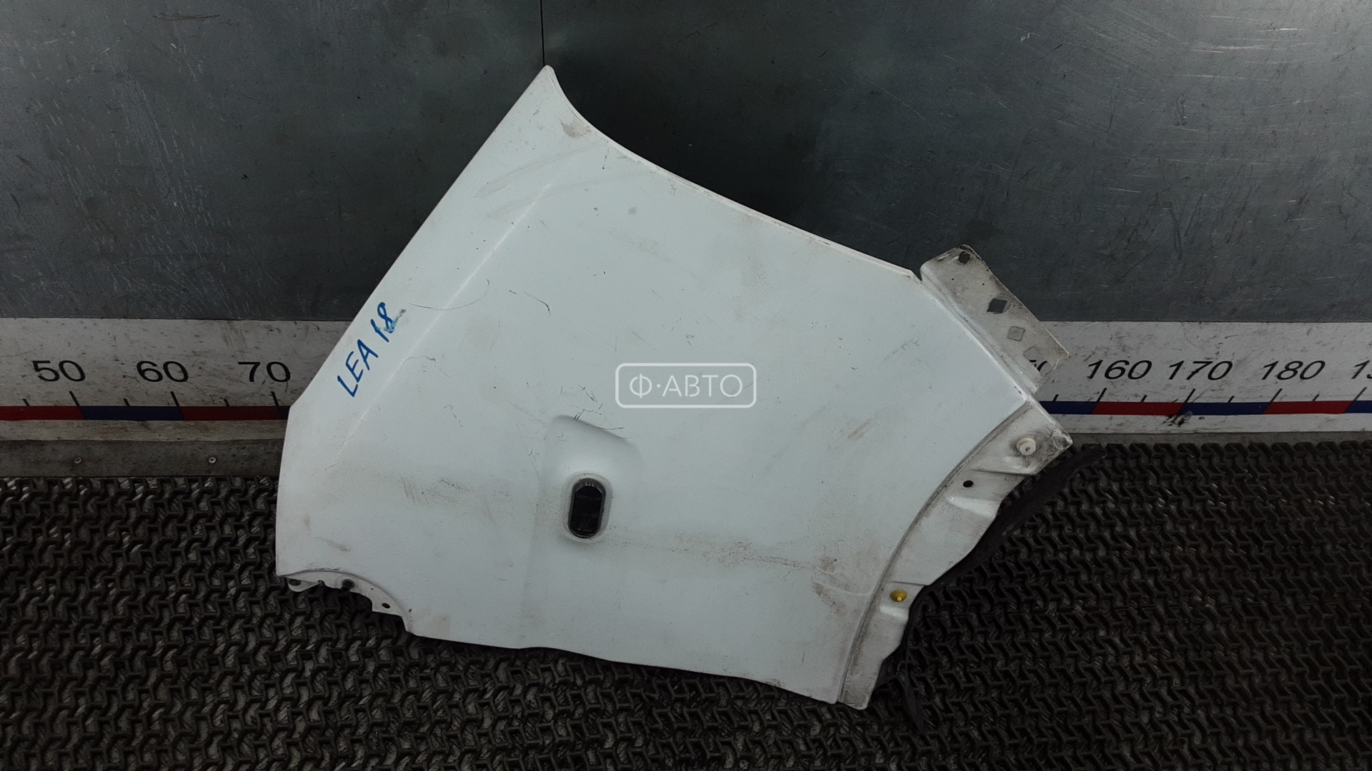 Крыло переднее правое