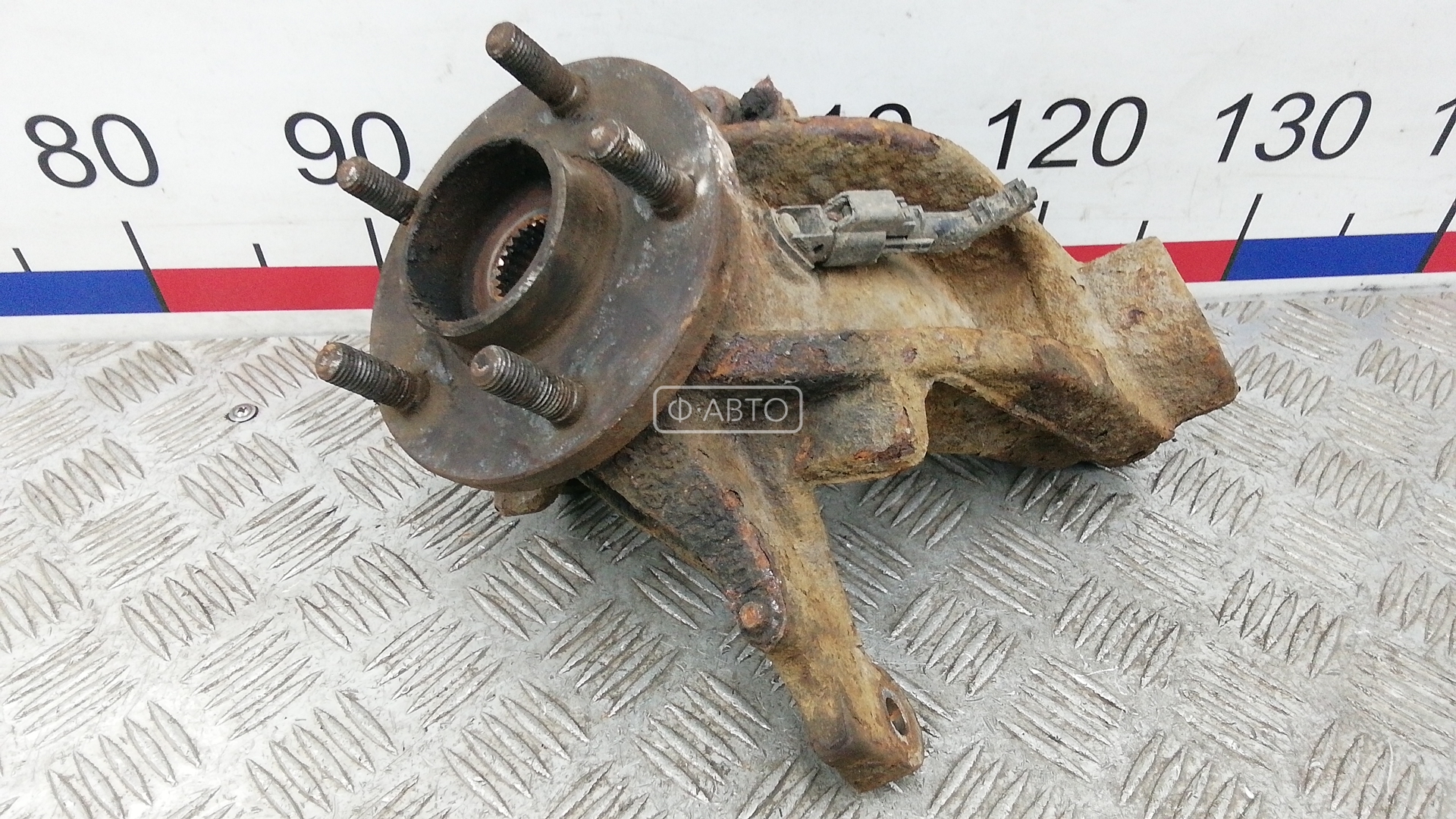 Ступица передняя левая