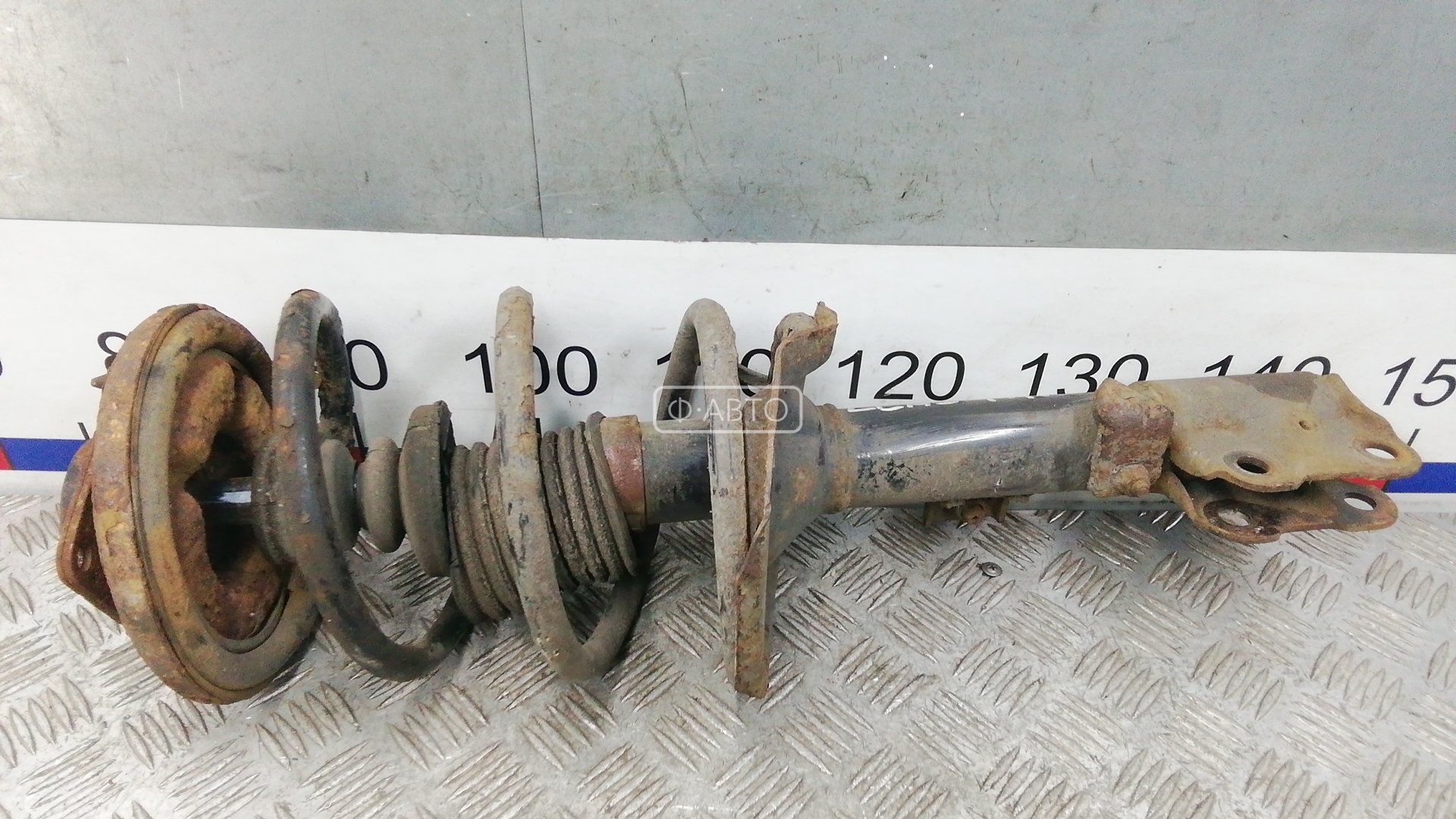 Стойка передняя правая