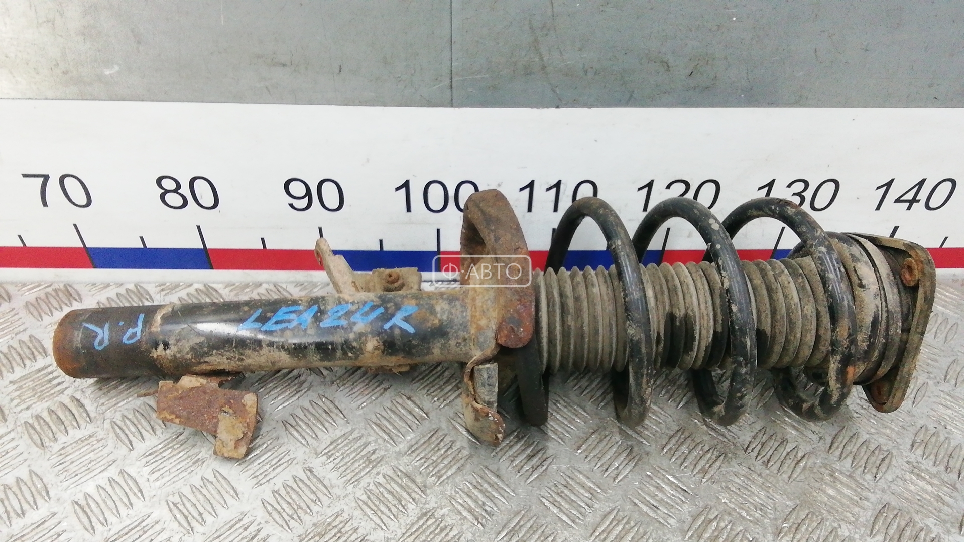 Стойка передняя правая