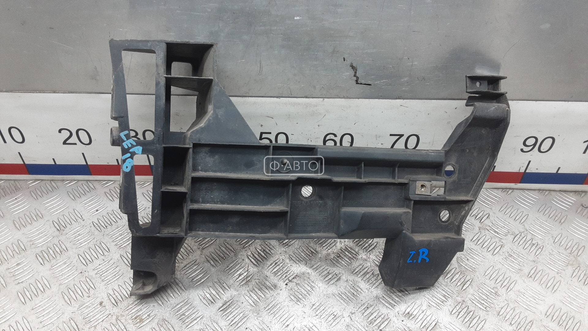 Крепление бампера заднее