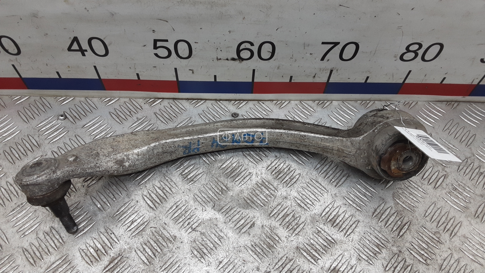 Рычаг передний нижний правый