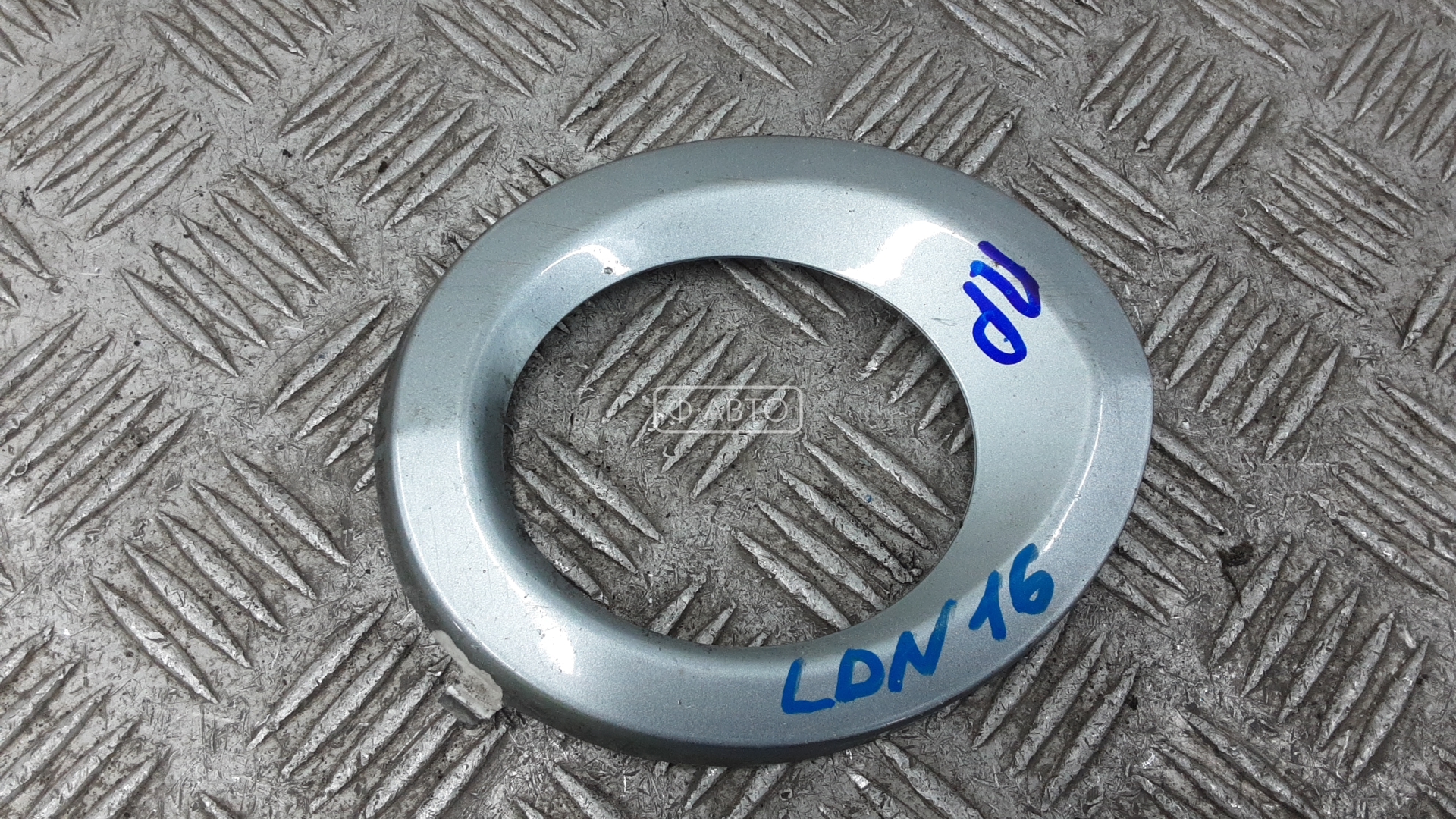 Заглушка бампера передняя (лючок)