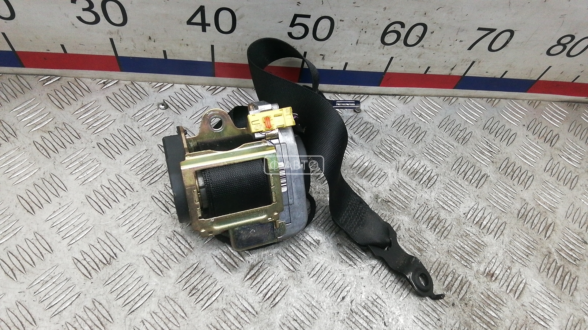 Ремень безопасности с пиропатроном сиденья переднего