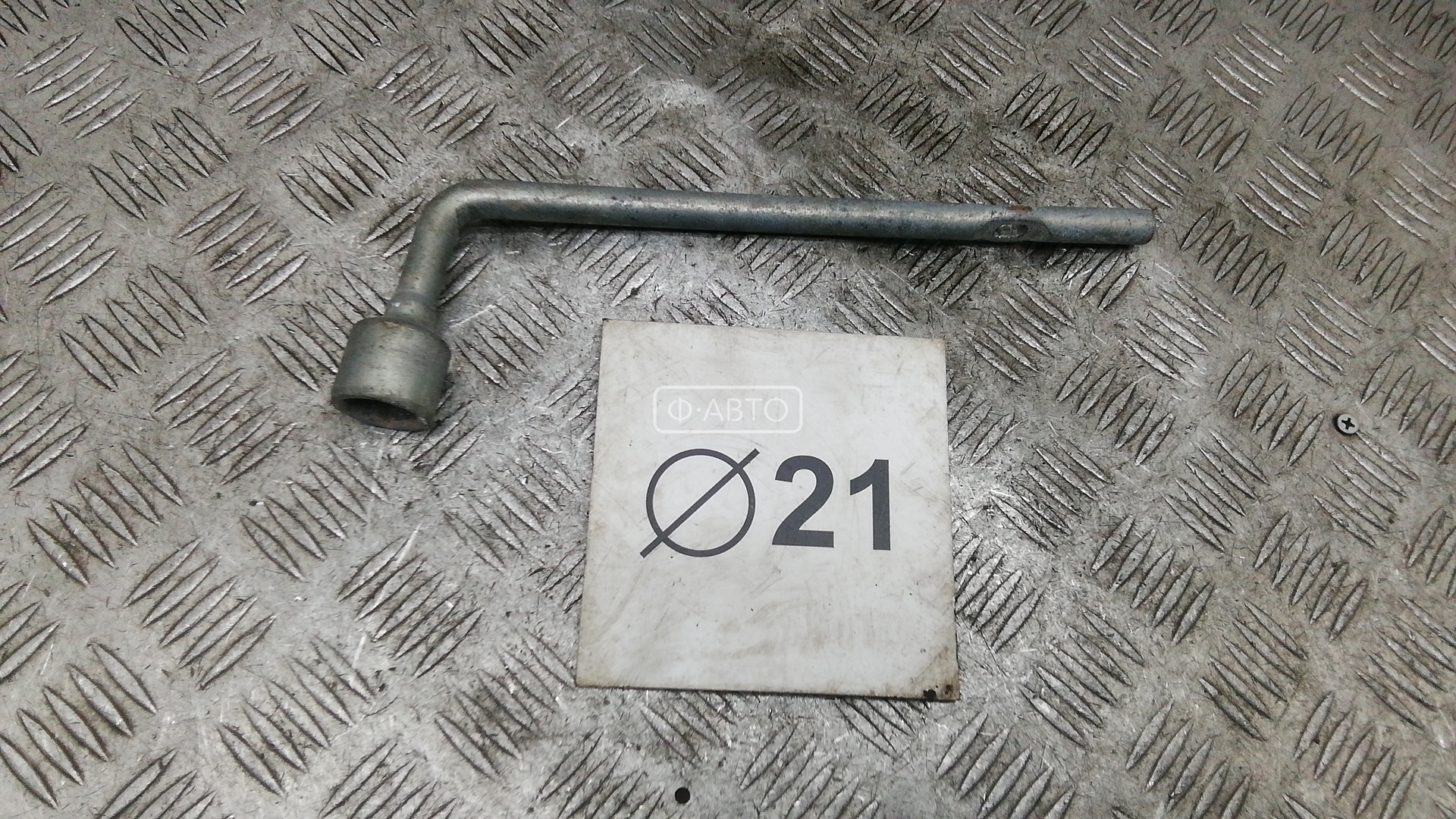 Ключ колесный