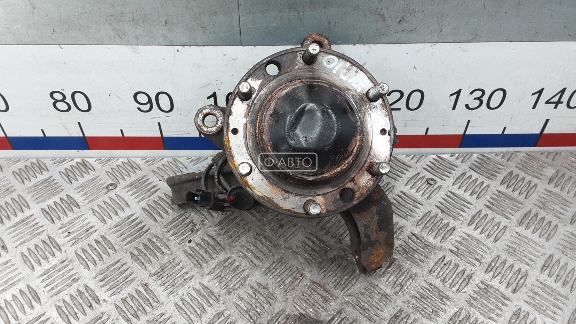 Ступица передняя левая