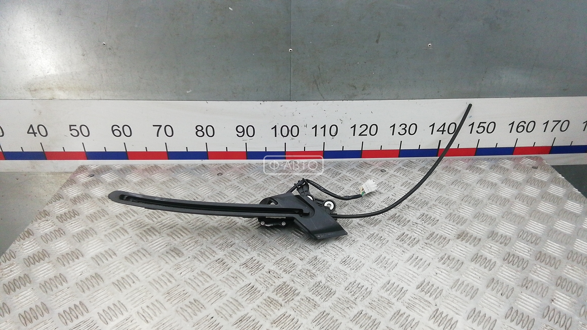 Направляющая шторки багажника (салазки)