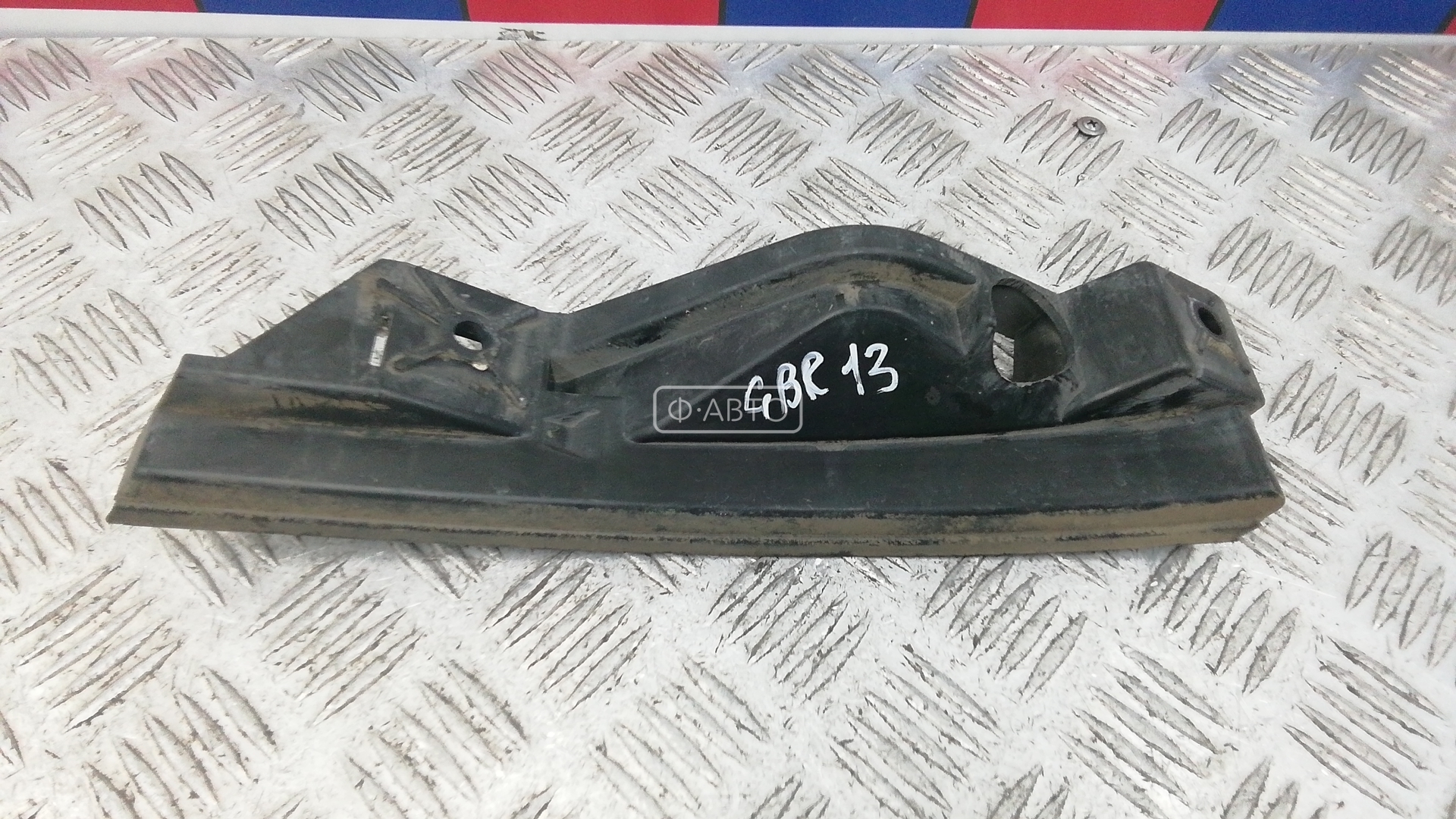 Крепление бампера переднее