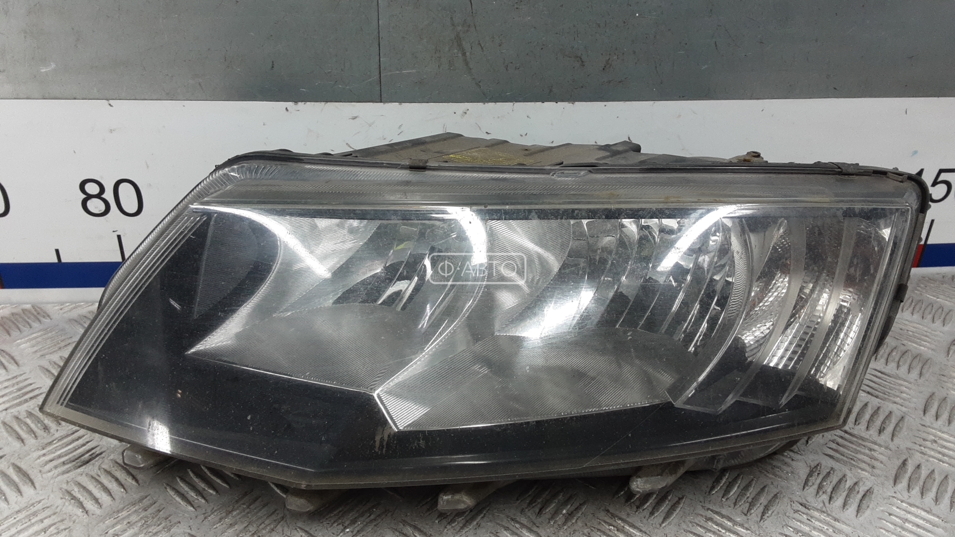 Фара левая