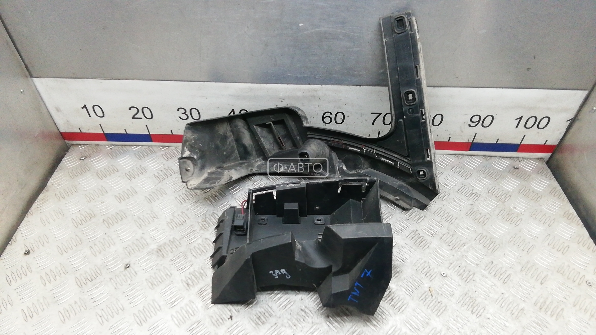 Крепление бампера заднее