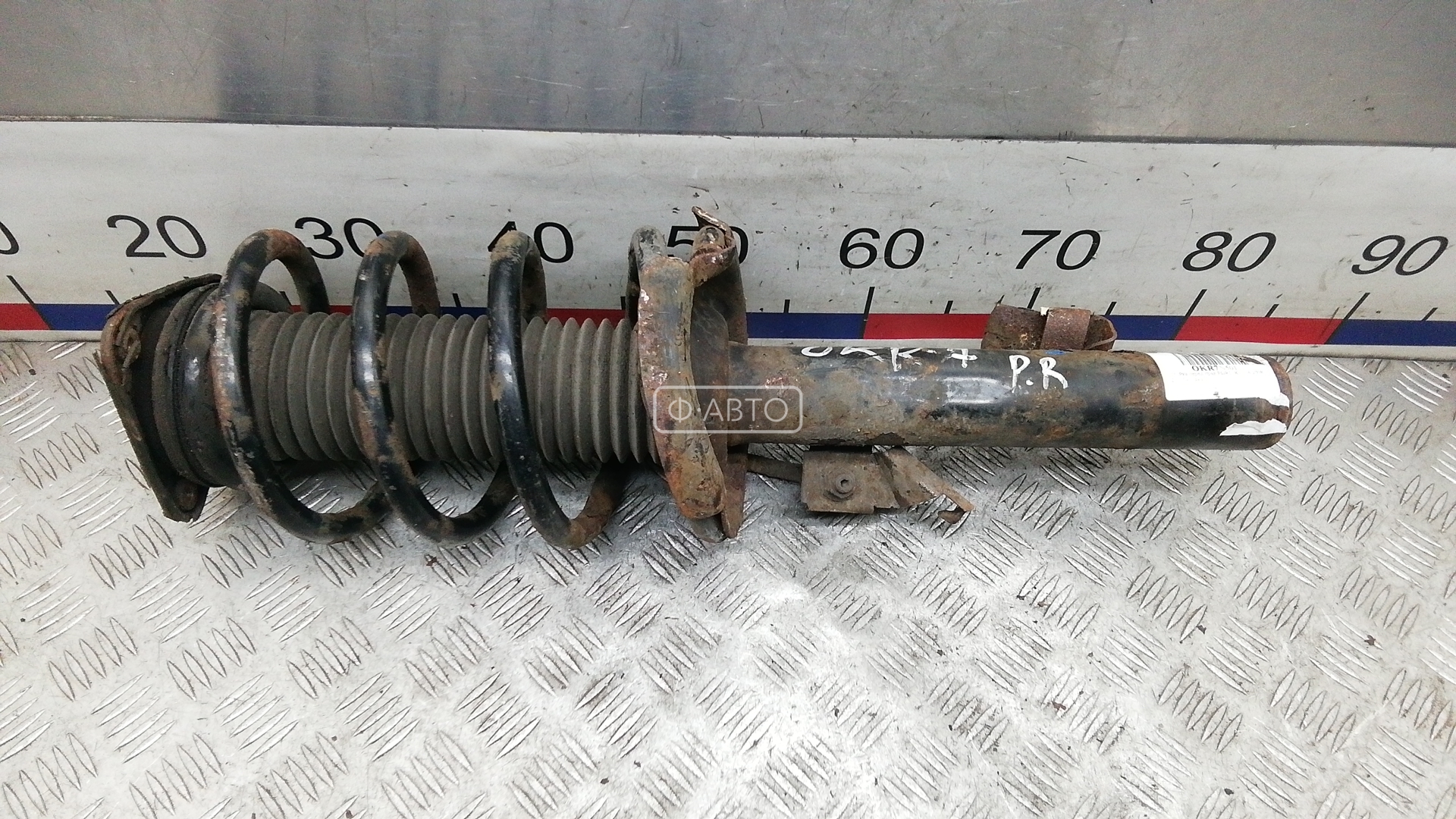 Стойка передняя правая