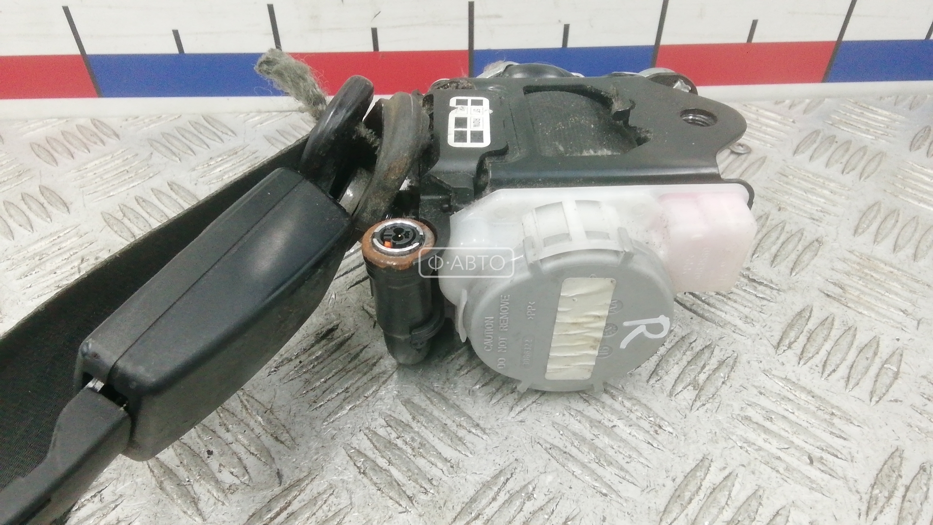 Ремень безопасности с пиропатроном сиденья переднего