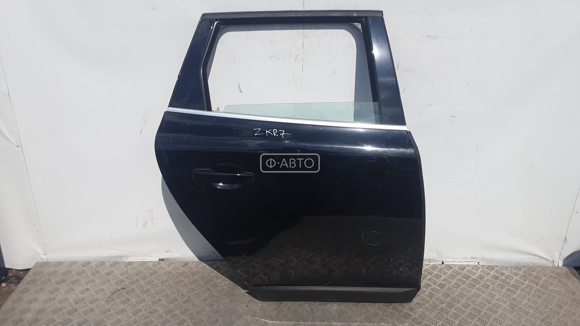 Дверь задняя правая