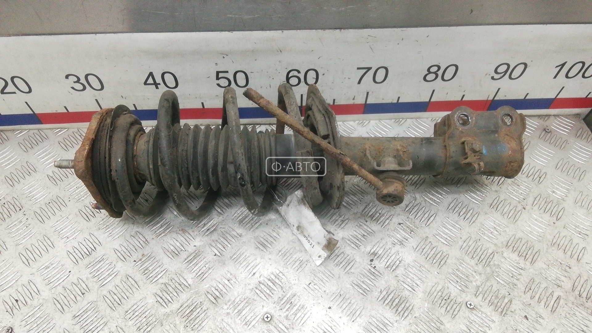 Стойка передняя правая