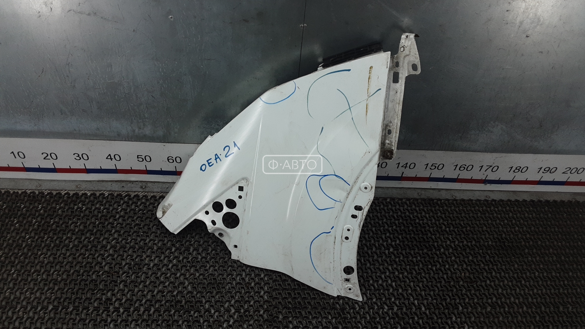 Крыло переднее правое