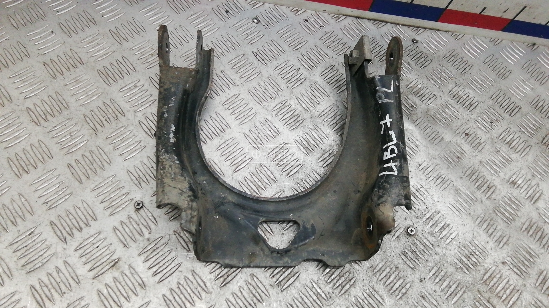 Рычаг передний верхний левый