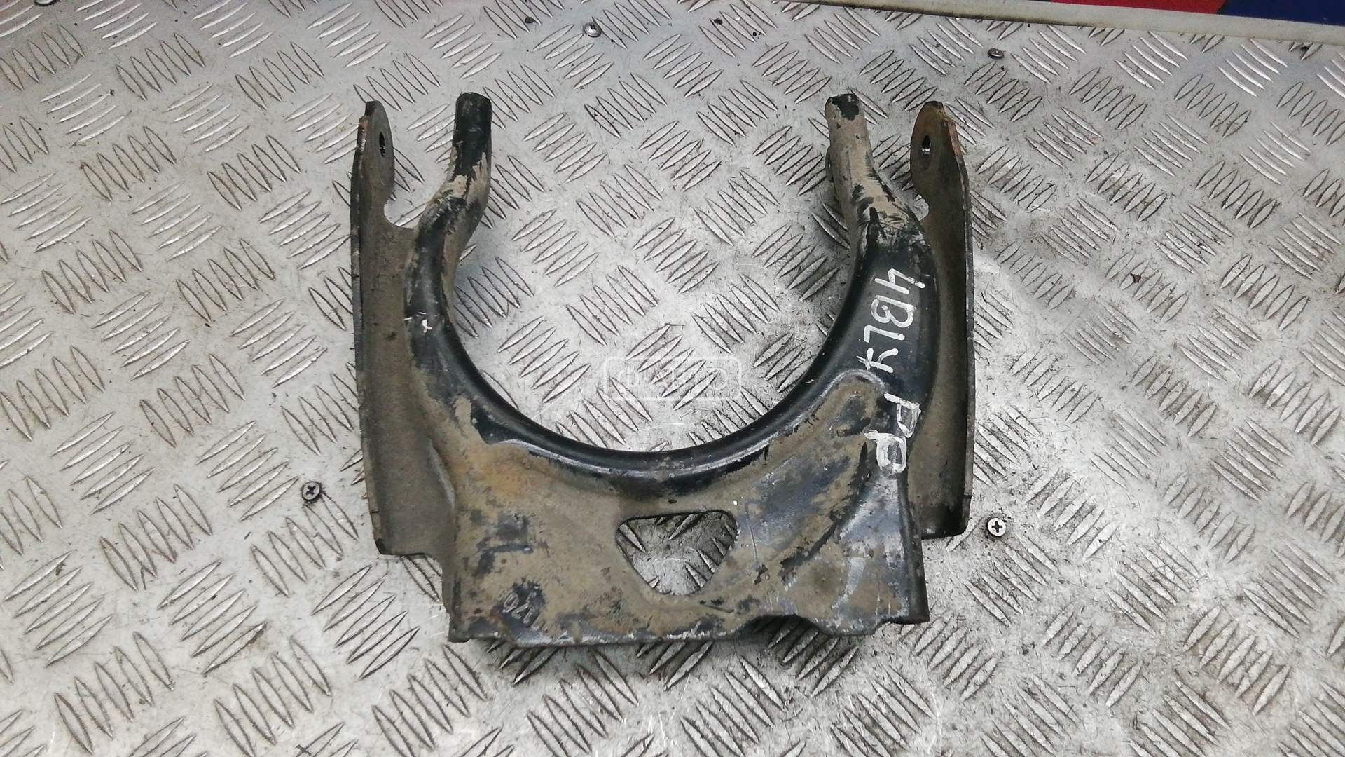 Рычаг передний верхний правый