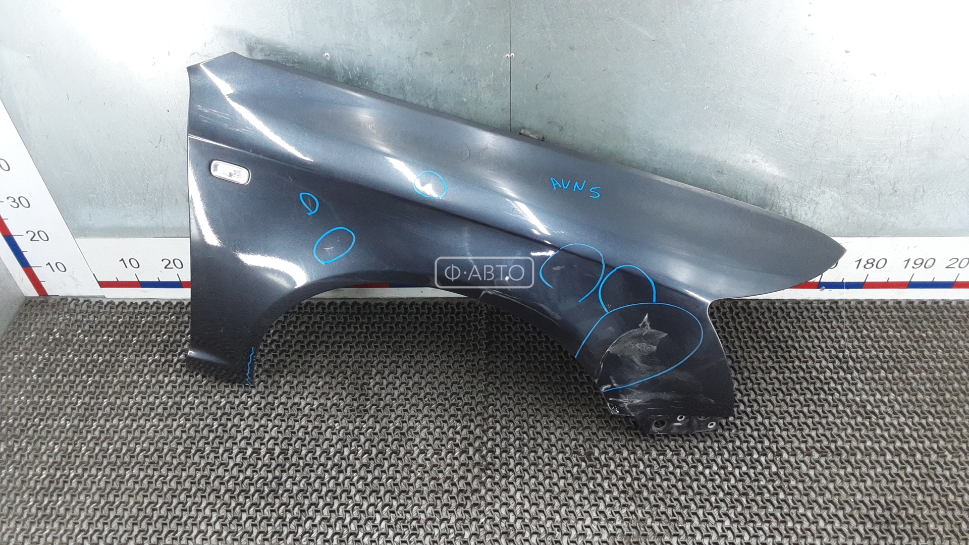 Крыло переднее правое