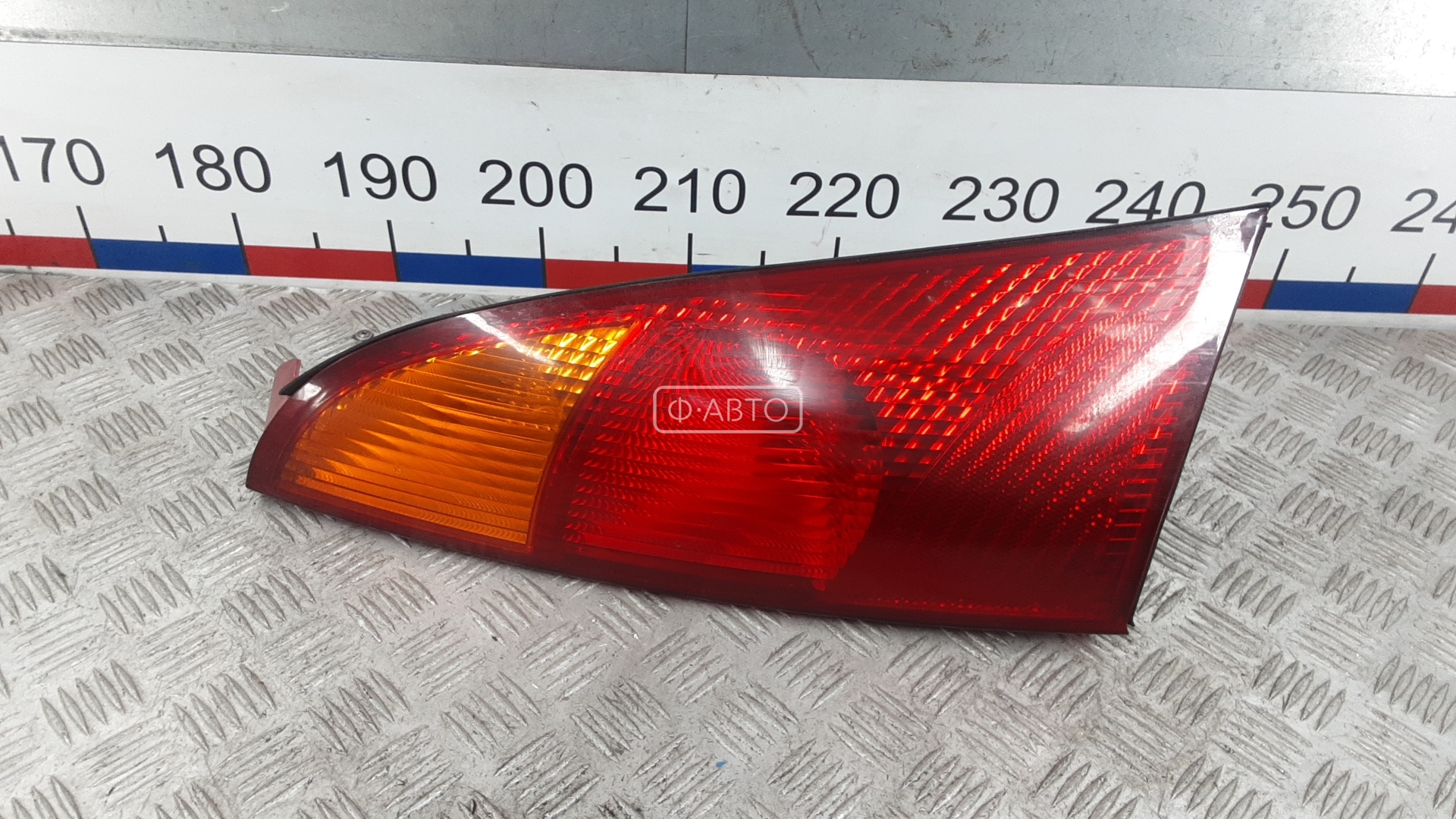 Фонарь задний правый
