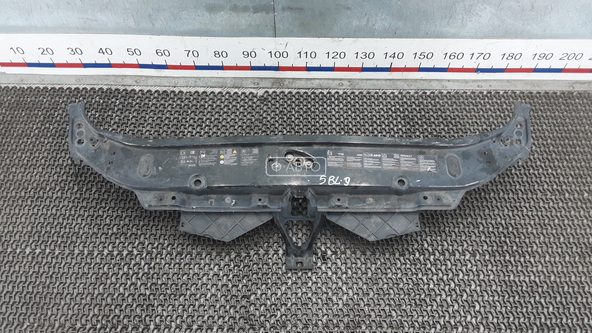 Рамка капота