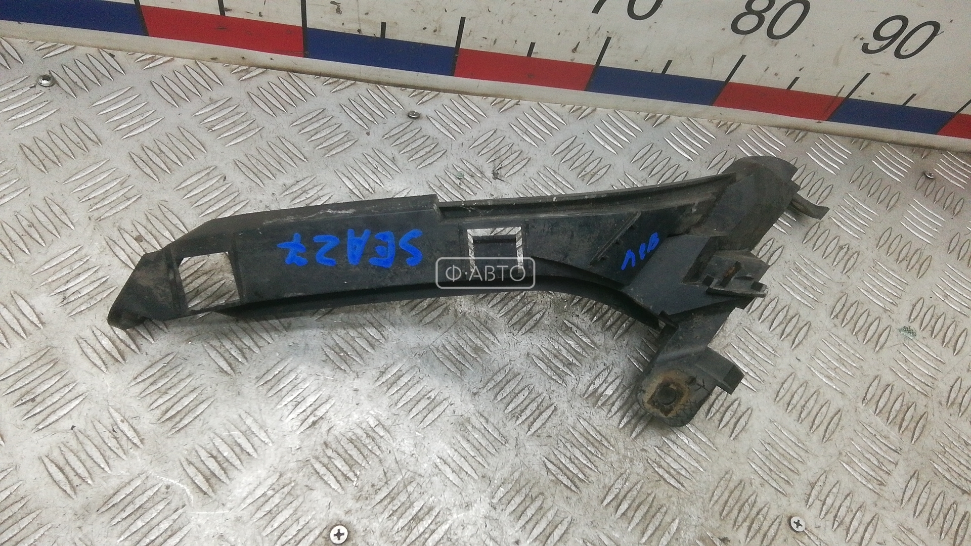 Крепление бампера переднее