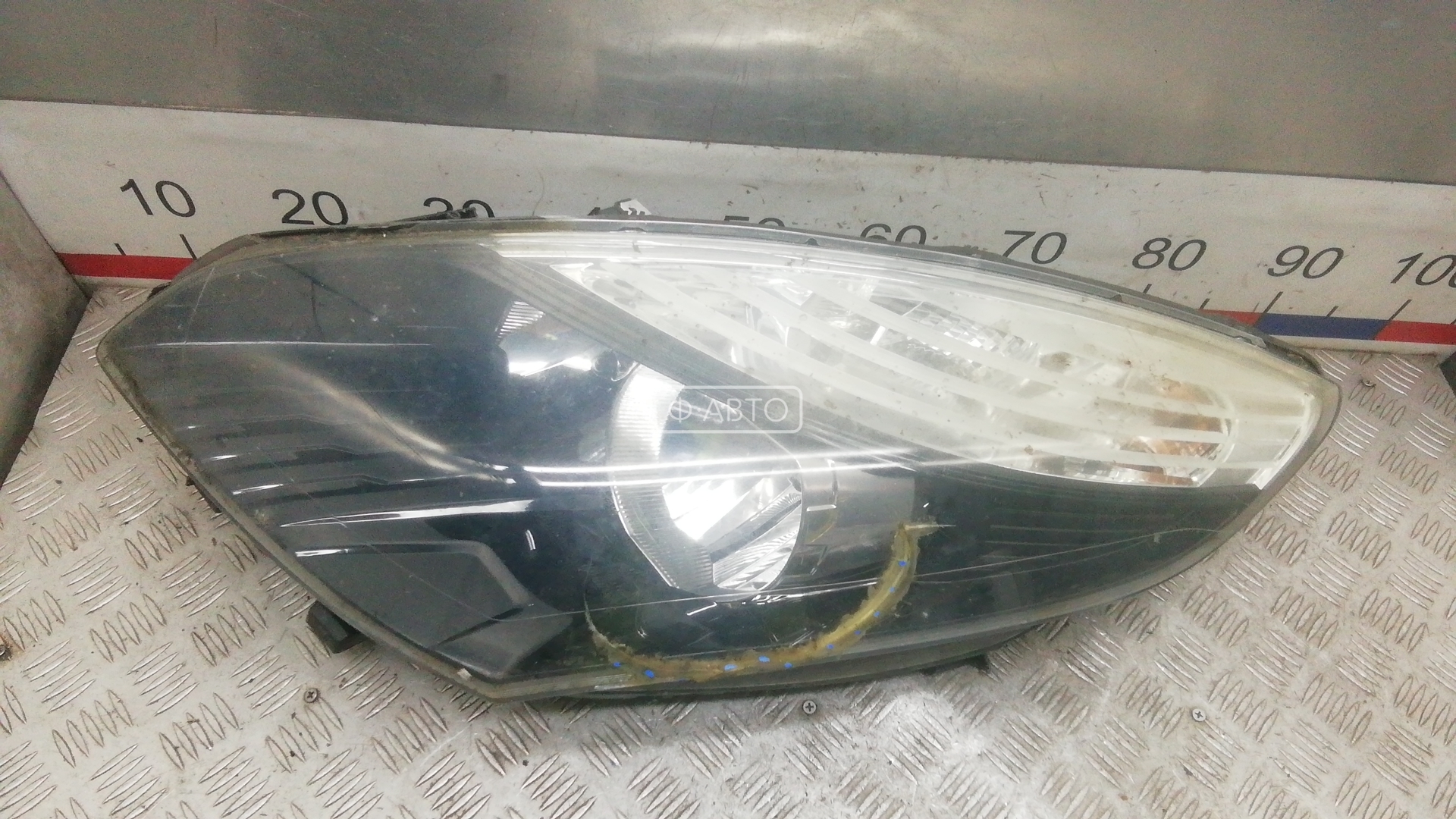 Фара левая
