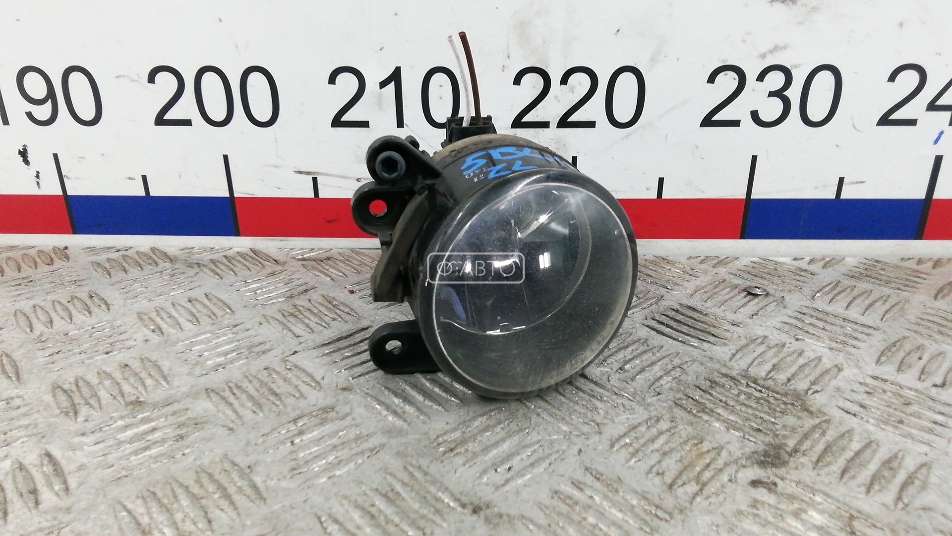 Фара галогенная правая передняя