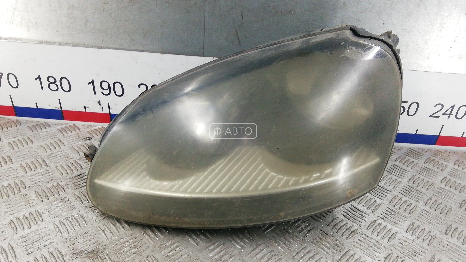 Фара левая