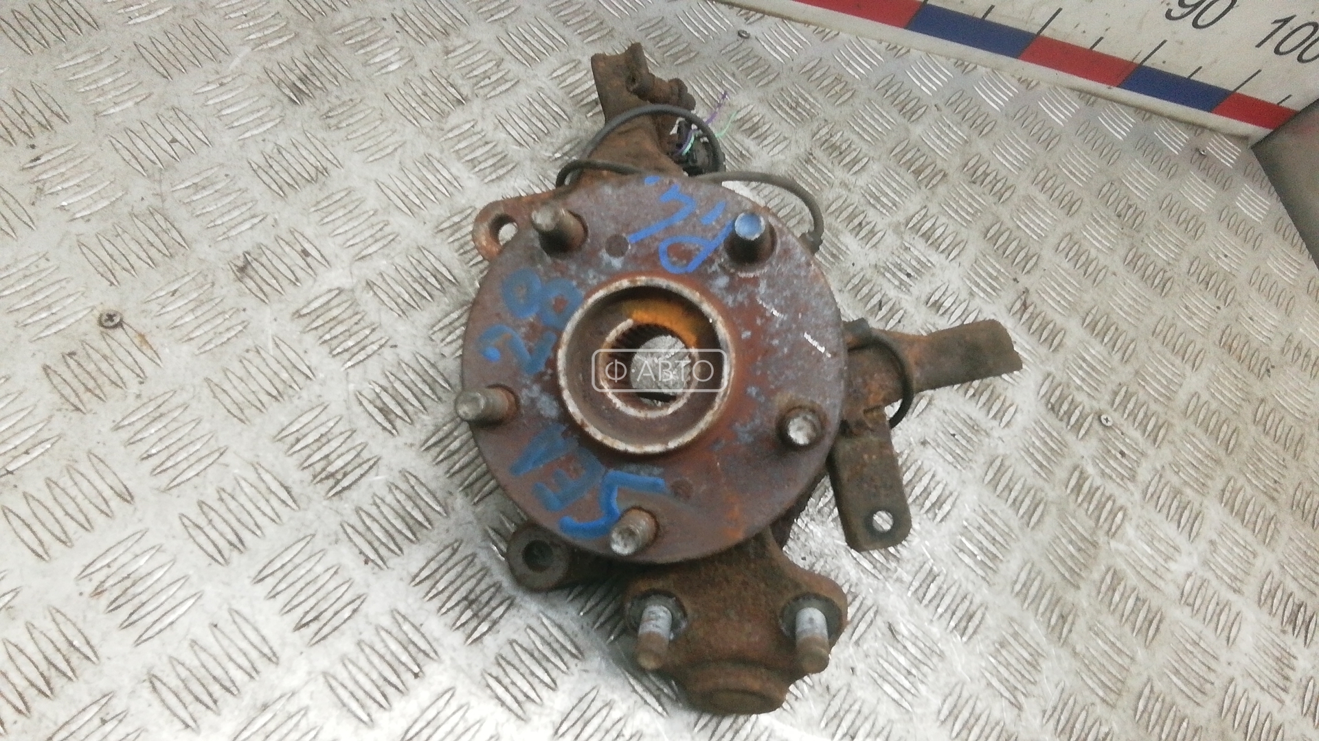 Ступица передняя левая