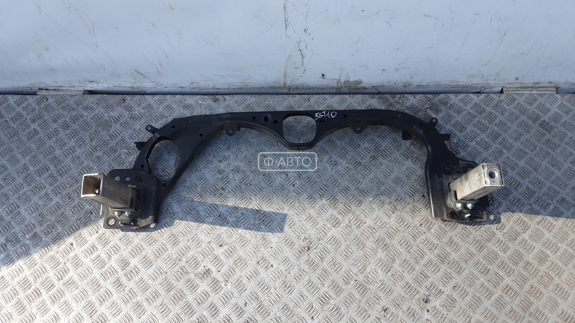 Подрамник радиаторов