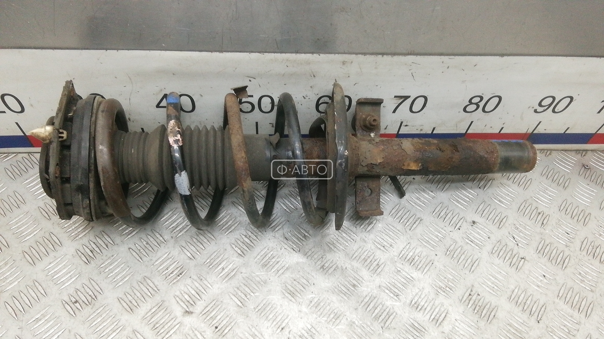 Стойка передняя левая