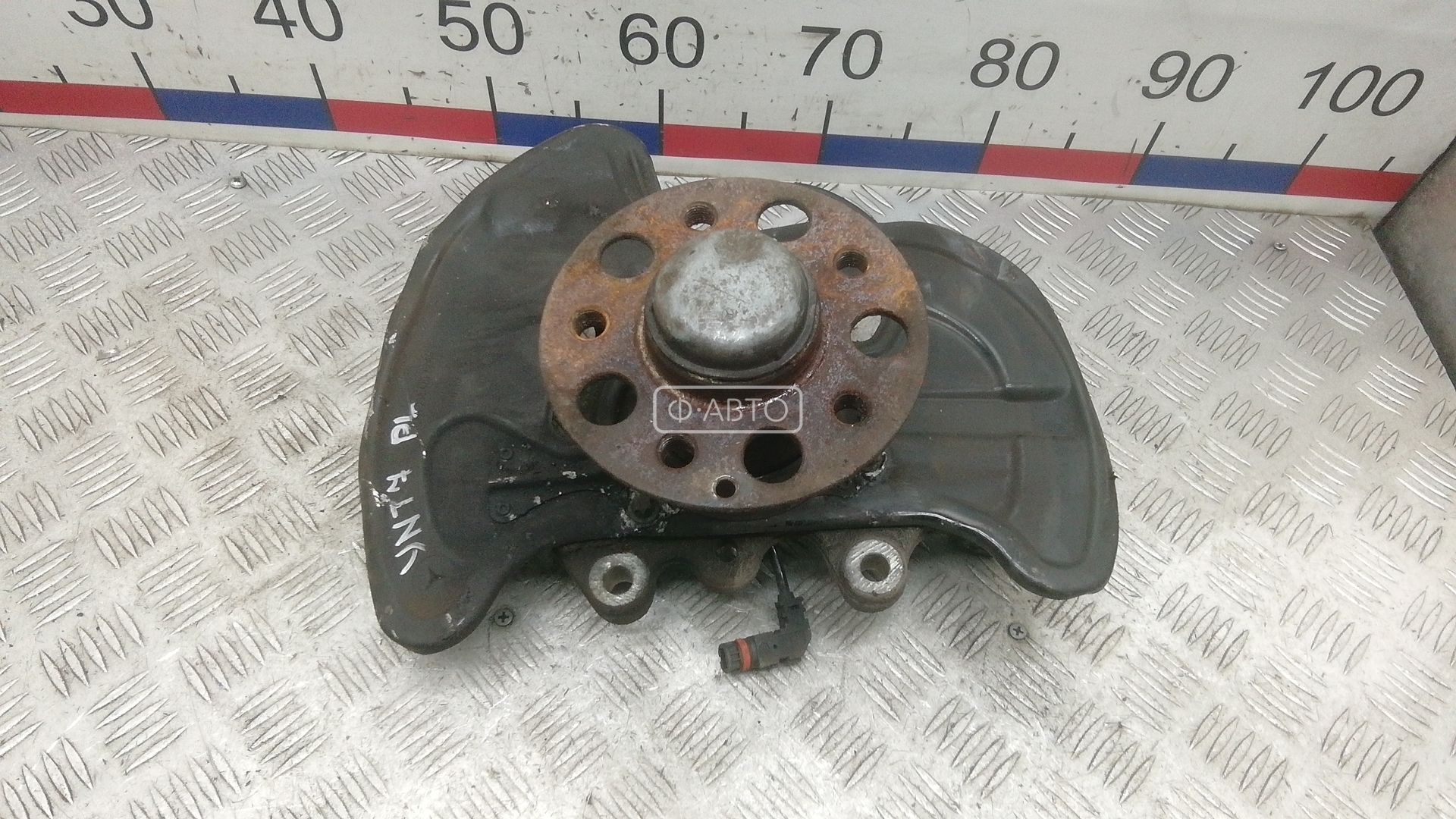 Ступица передняя левая