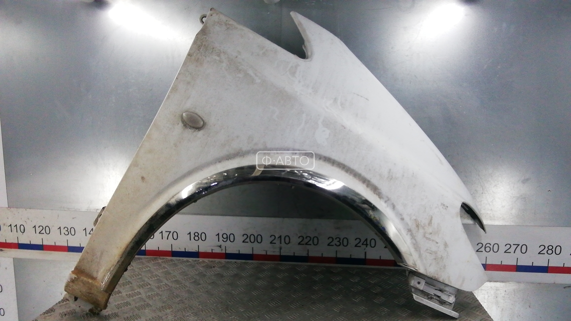 Крыло переднее правое