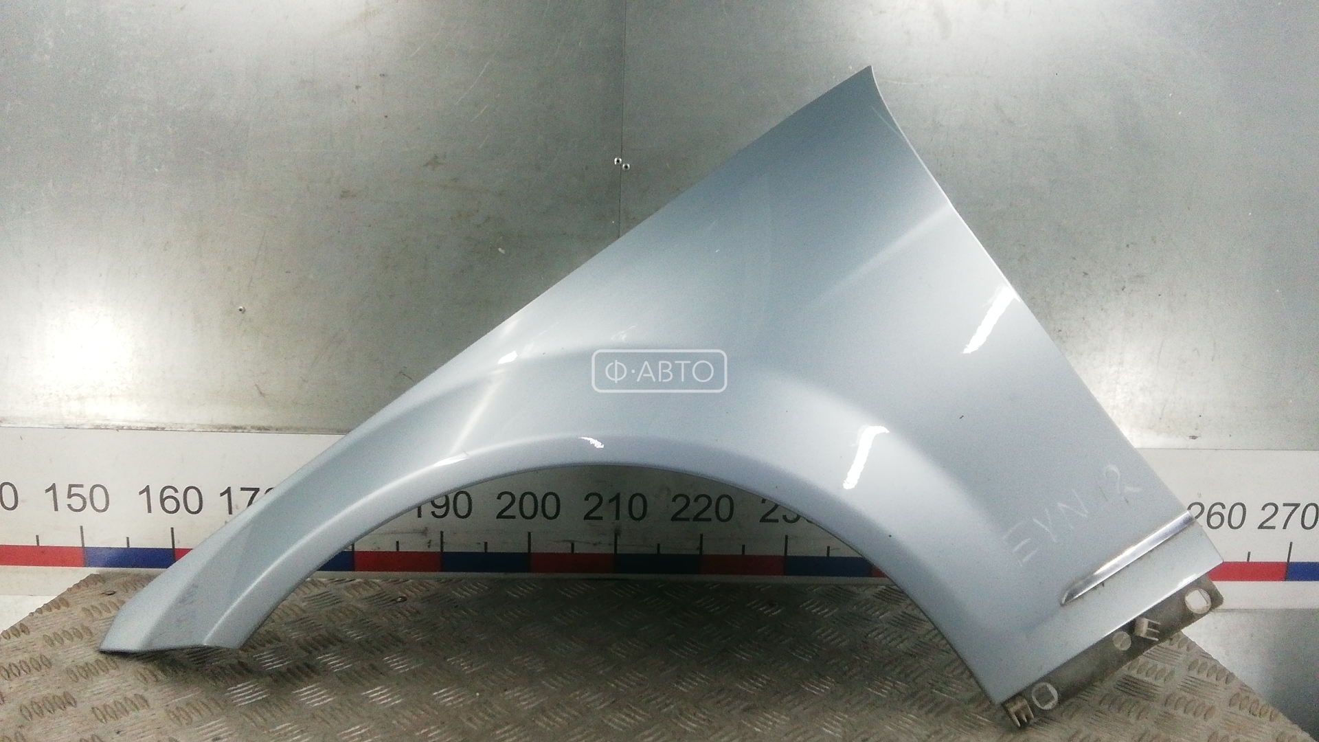 Крыло переднее левое