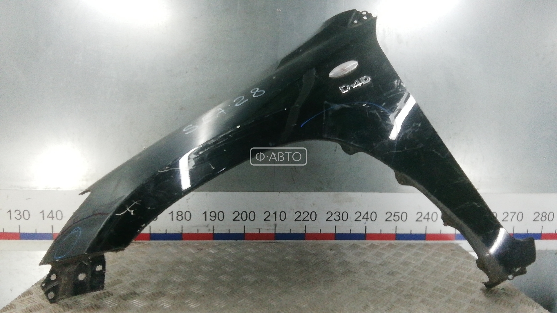 Крыло переднее левое