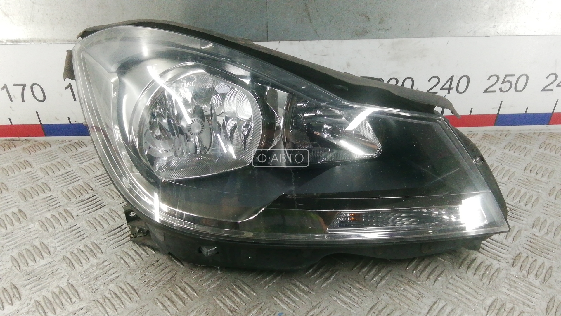 Фара правая